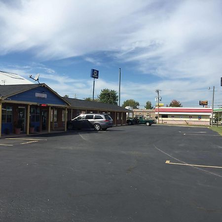 Economy Inn St. James エクステリア 写真