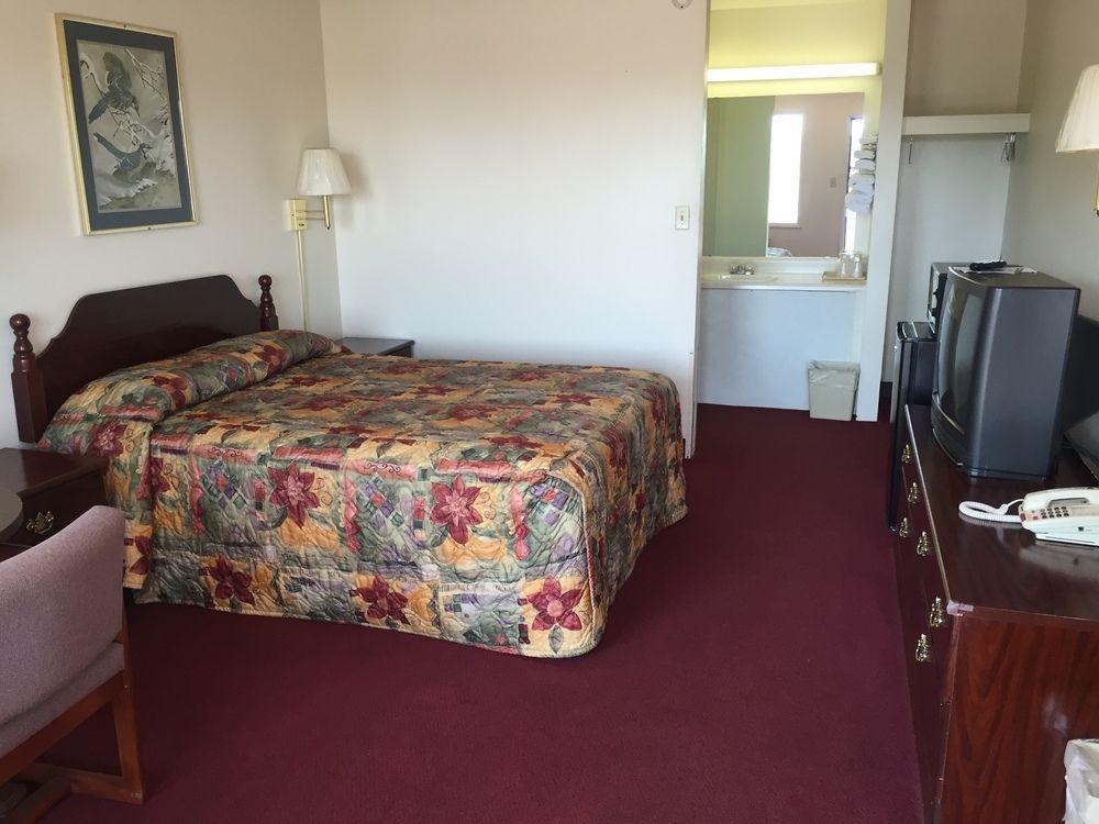Economy Inn St. James エクステリア 写真