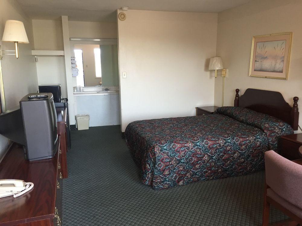 Economy Inn St. James エクステリア 写真
