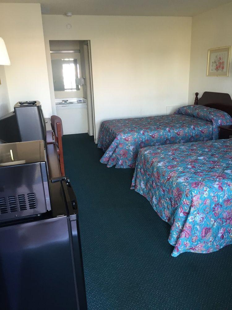 Economy Inn St. James エクステリア 写真