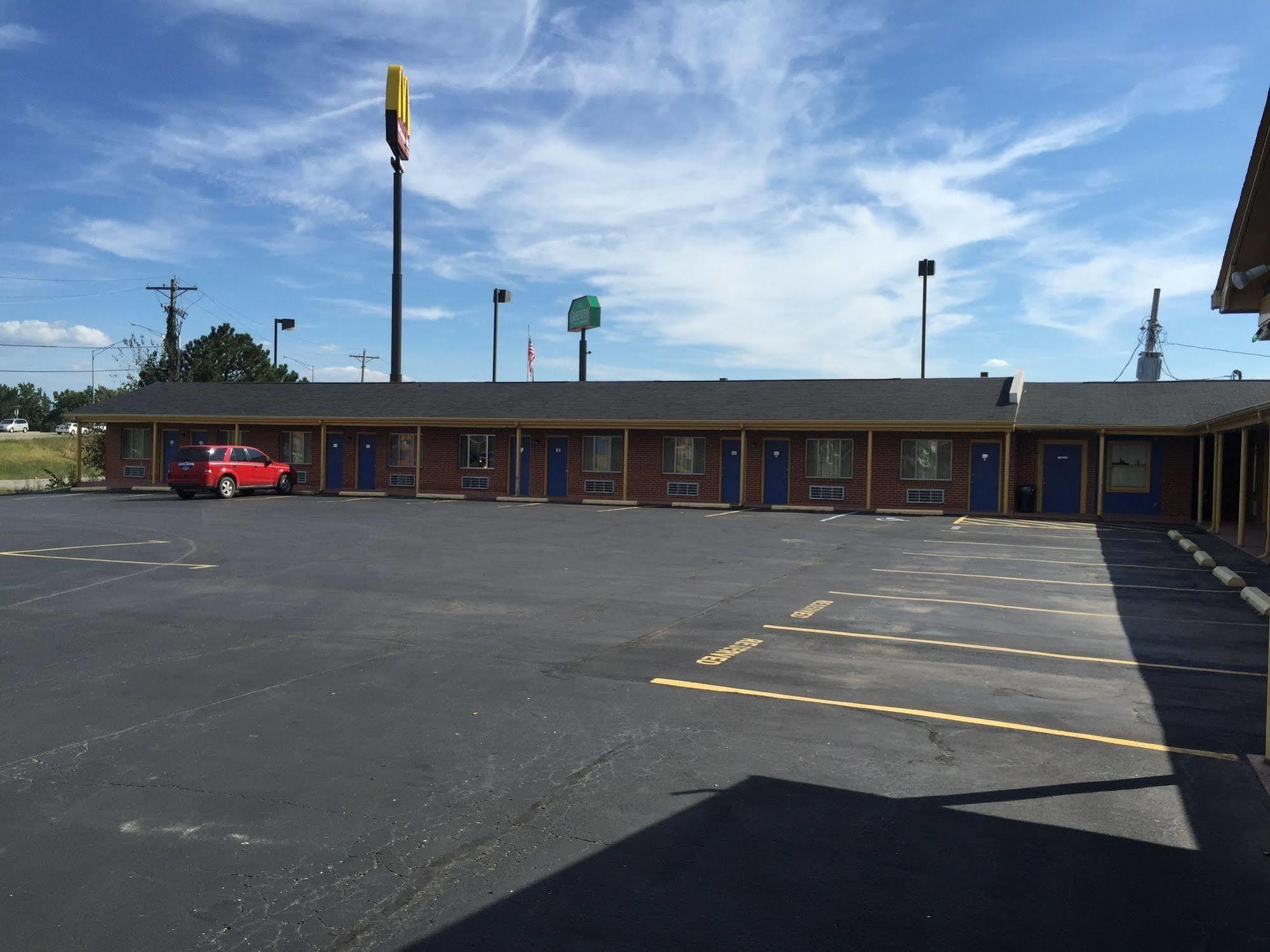 Economy Inn St. James エクステリア 写真