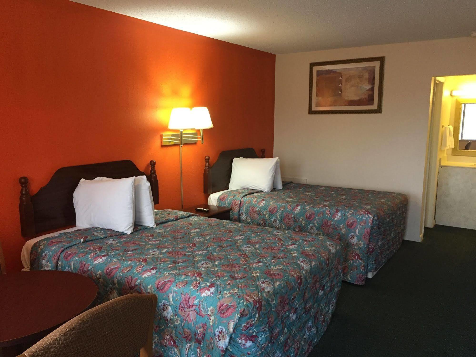 Economy Inn St. James エクステリア 写真