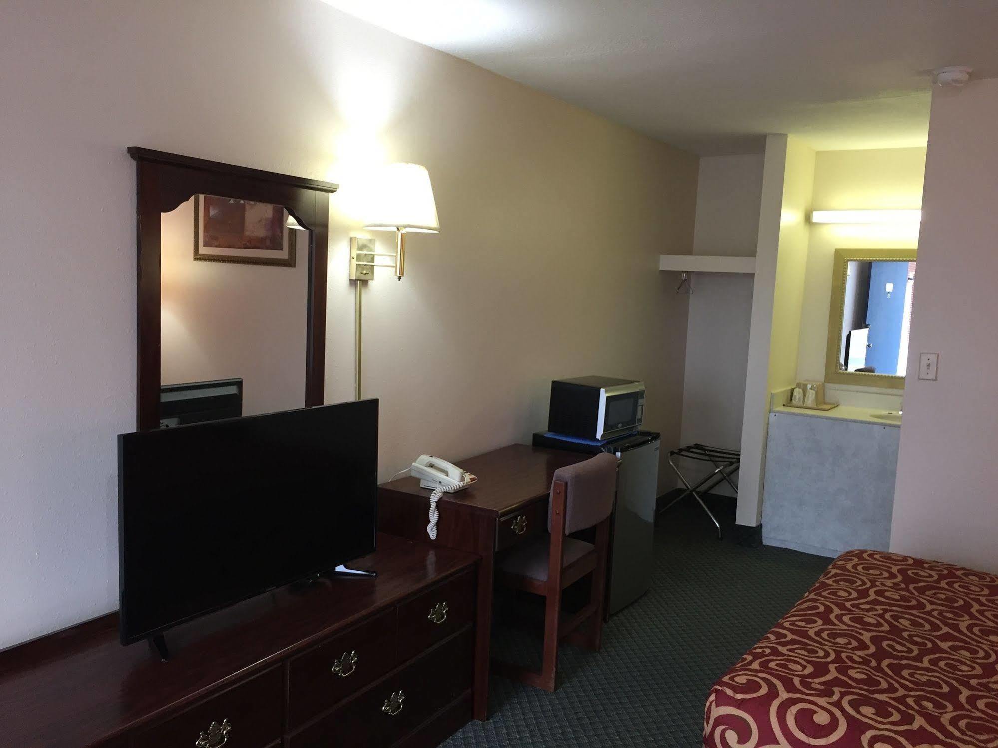 Economy Inn St. James エクステリア 写真